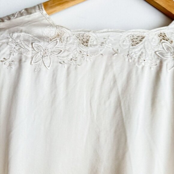 Vintage All Silk Ivory Embroidered Lace Detail Blouse M - Picture 10 of 10